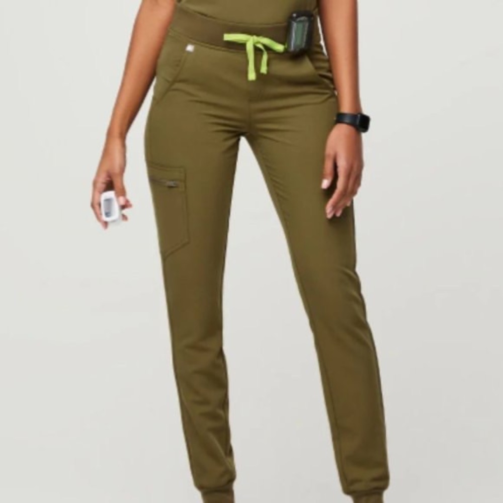 FIGS women Zamora jogger Martini Olive Medium Tall